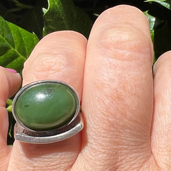 VINTAGE MODERNIST DESIGN JADE NEPHRITE CABOCHON RING 925 STERLING SILVER UNIQUE - Picture 11 of 16